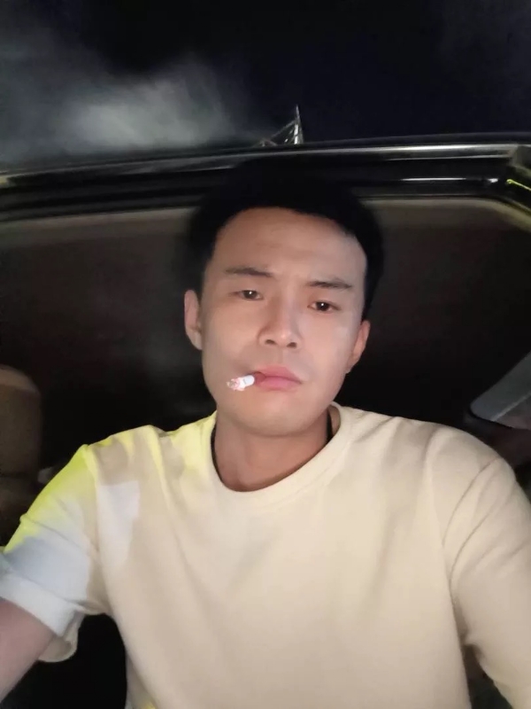 爱睡觉的土拨鼠的第一张照片--贵港相亲服务中心