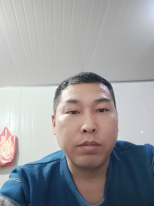 开着拖拉机去兜风的第一张照片--贵港相亲服务中心