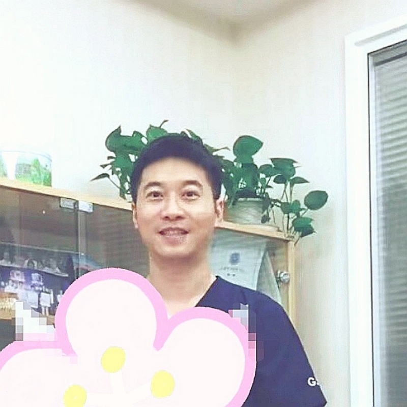 大手牵小手的第二张照片--贵港相亲服务中心