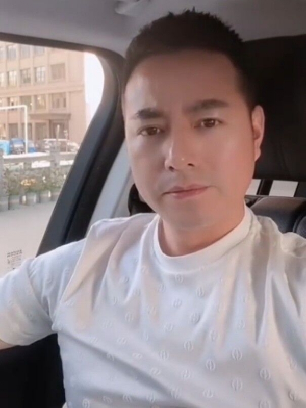 勿忘初心的第一张照片--贵港相亲服务中心