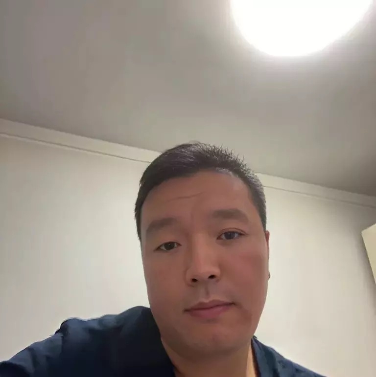 穿唐装的松鼠的第一张照片--贵港相亲服务中心