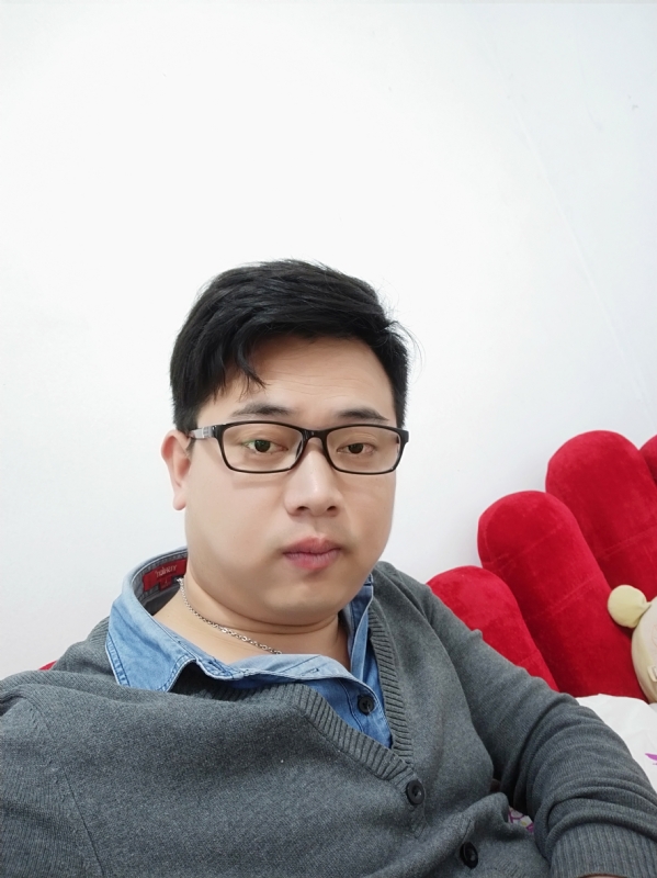 何必在亿的第一张照片--贵港相亲服务中心