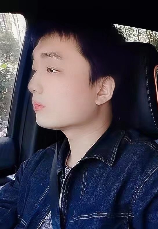 凉锦年的第一张照片--贵港相亲服务中心