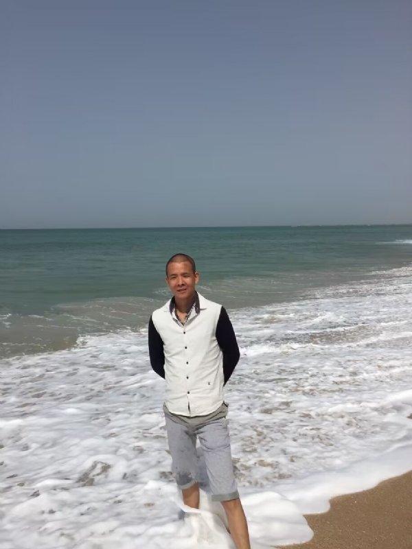 飞雪飘零的第二张照片--贵港相亲服务中心