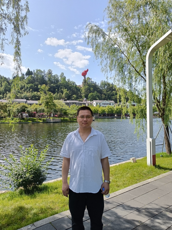 风雨相伴的第一张照片--贵港相亲服务中心