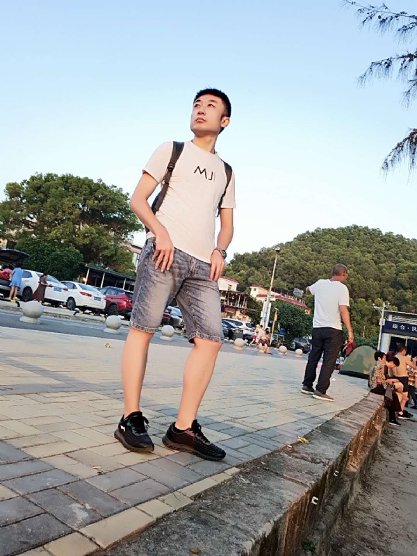 俊皓的第一张照片--贵港相亲服务中心