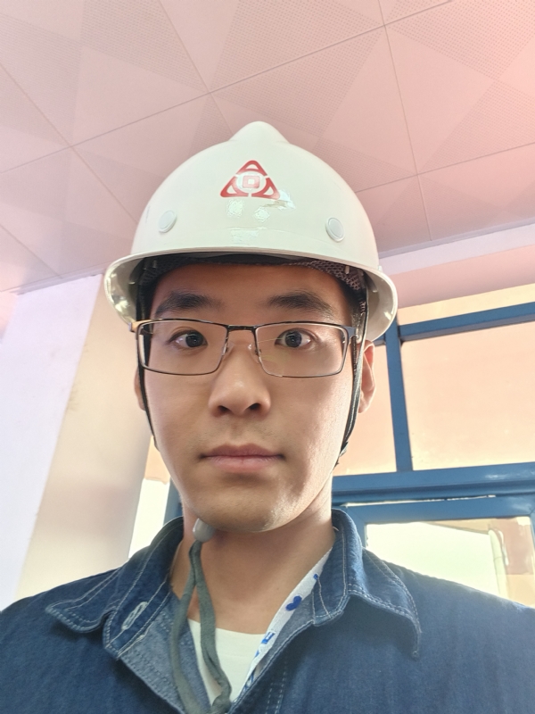 何鹏宇的第二张照片--贵港相亲服务中心