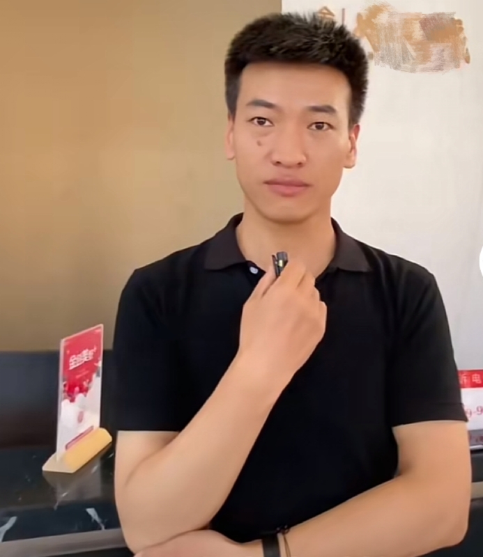 一杯梁白开的第一张照片--贵港相亲服务中心