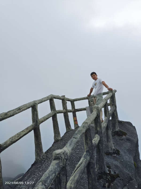 灰色轨迹的第一张照片--贵港相亲服务中心