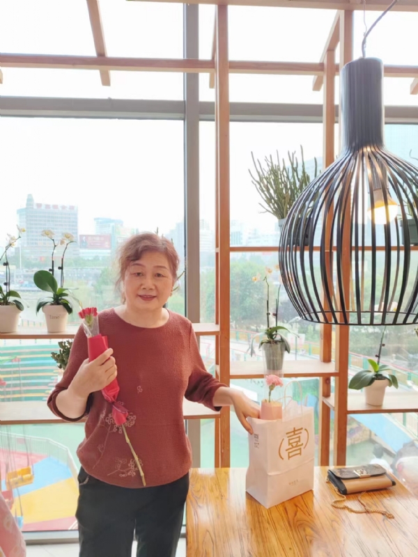 静香的第一张照片--贵港相亲服务中心