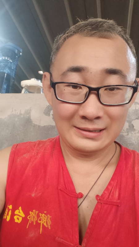 黑黑一笑的第二张照片--贵港相亲服务中心