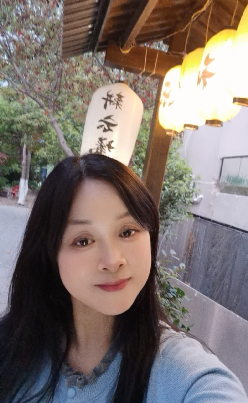 伊伊的第一张照片--贵港相亲服务中心