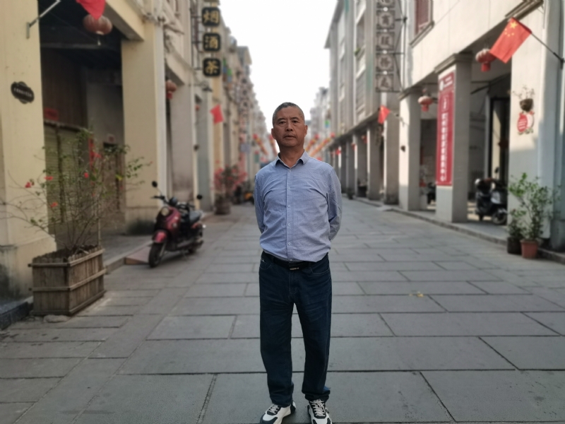 一粒尘埃的第一张照片--贵港相亲服务中心