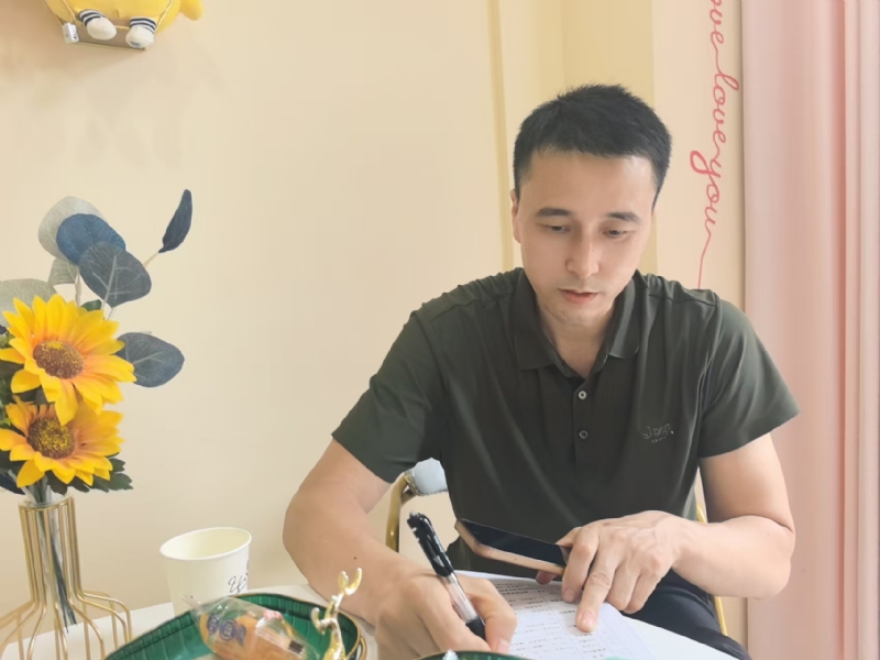 笑看一切的第二张照片--贵港相亲服务中心