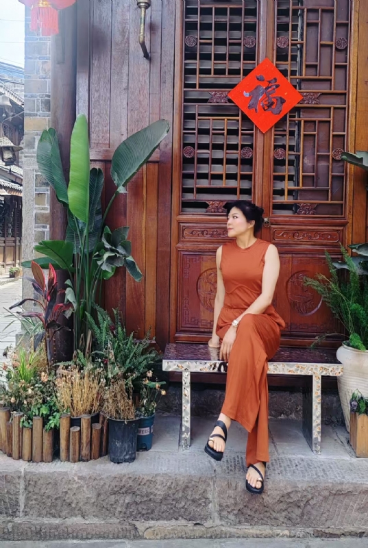 宛霞的第一张照片--贵港相亲服务中心