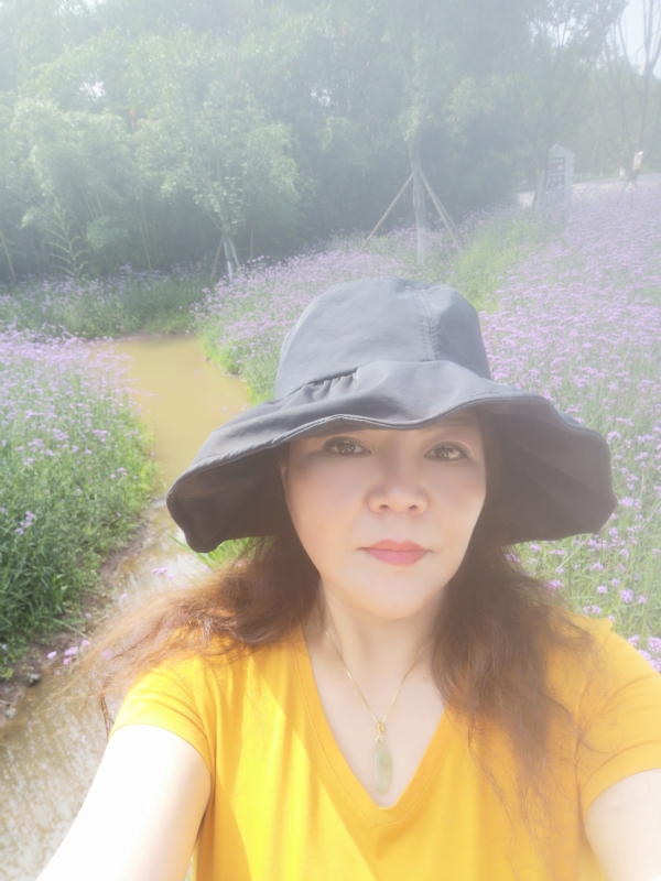 宛霞的第三张照片--贵港相亲服务中心