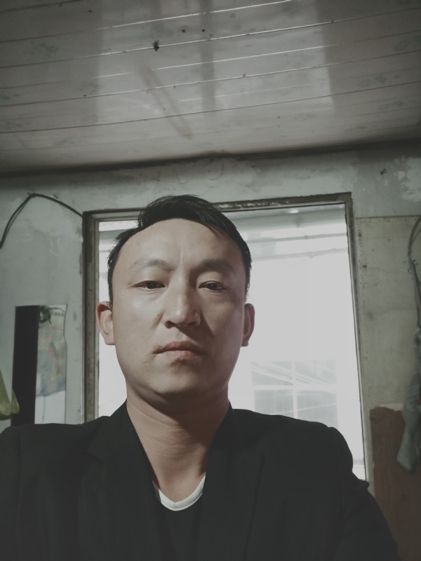 放弃爱你的第一张照片--贵港相亲服务中心