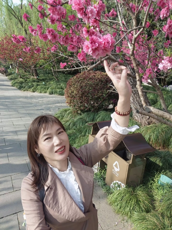 丽娜的第四张照片--贵港相亲服务中心