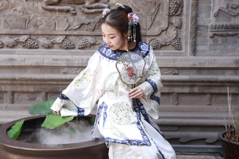 认真的雪的第一张照片--贵港相亲服务中心