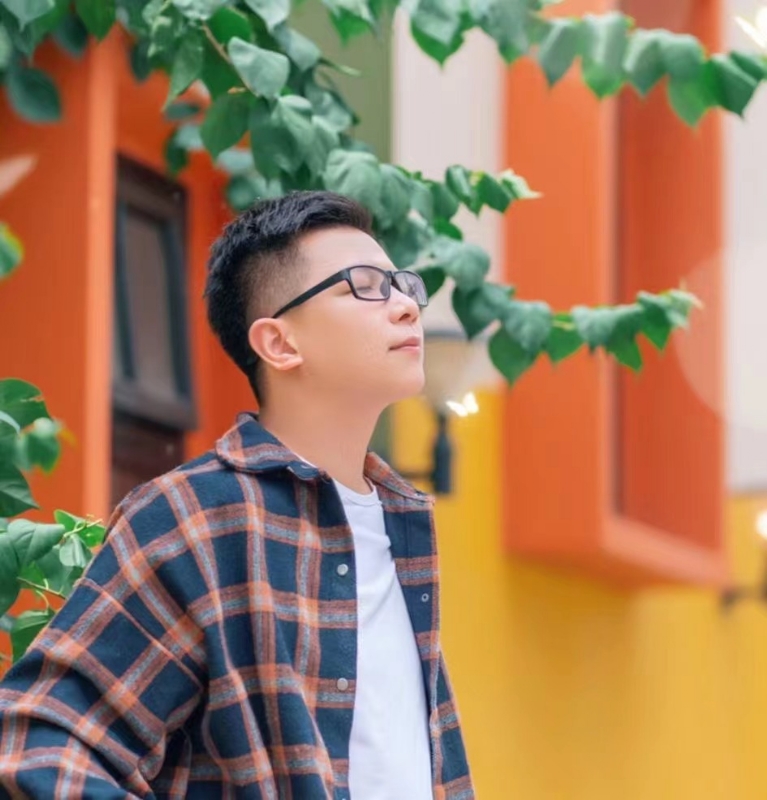 版本之子的第一张照片--贵港相亲服务中心